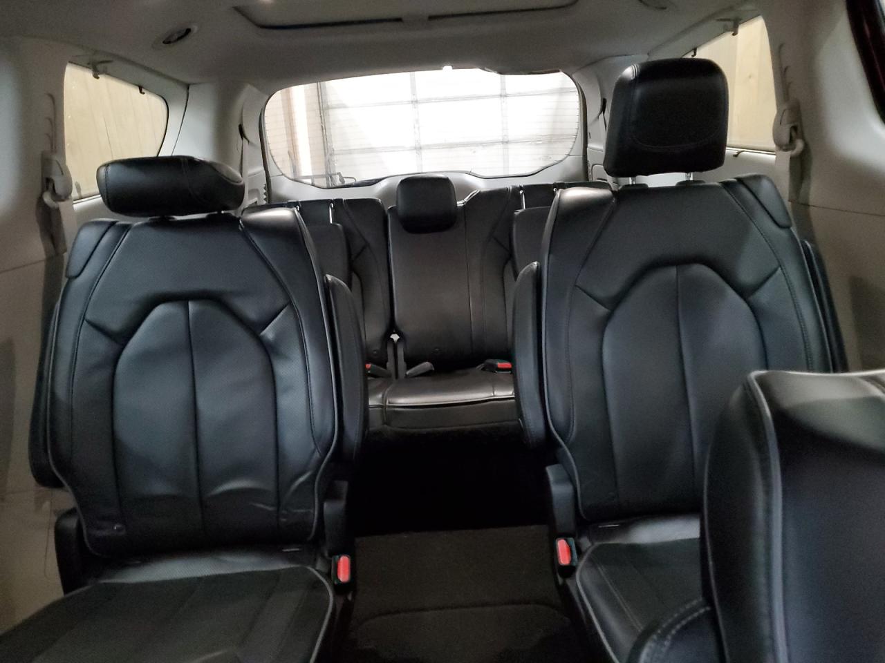 2019 Chrysler Pacifica - Image 10