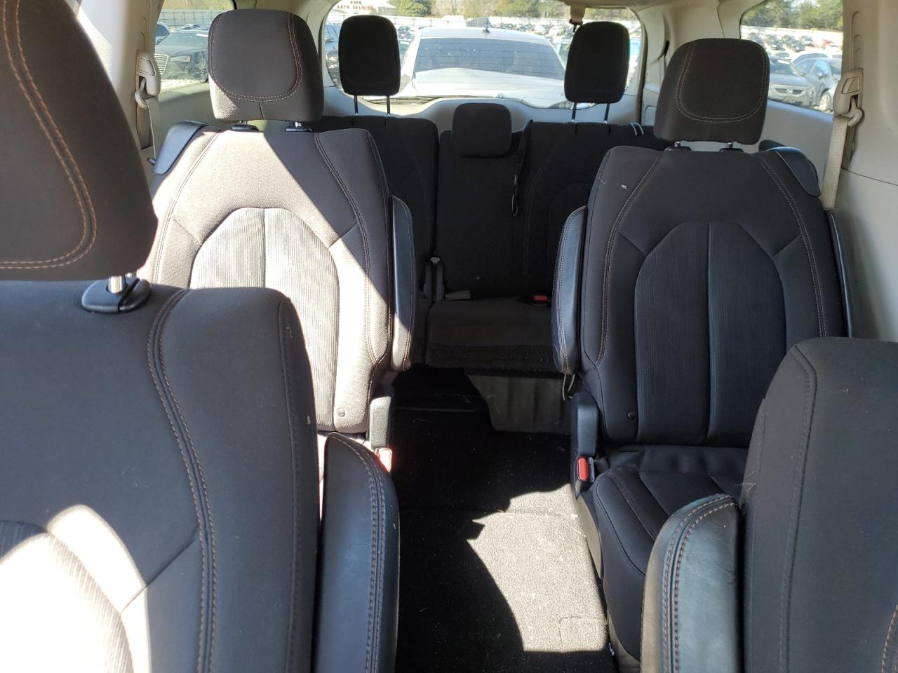 2018 Chrysler Pacifica - Image 10