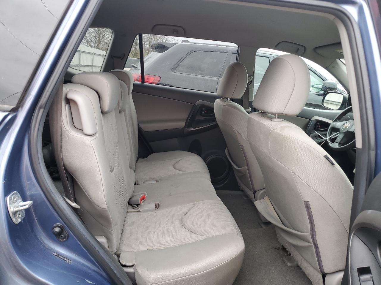 2010 Toyota RAV 4 - Image 11