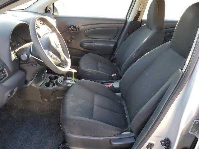  NISSAN VERSA 2017 Srebrny