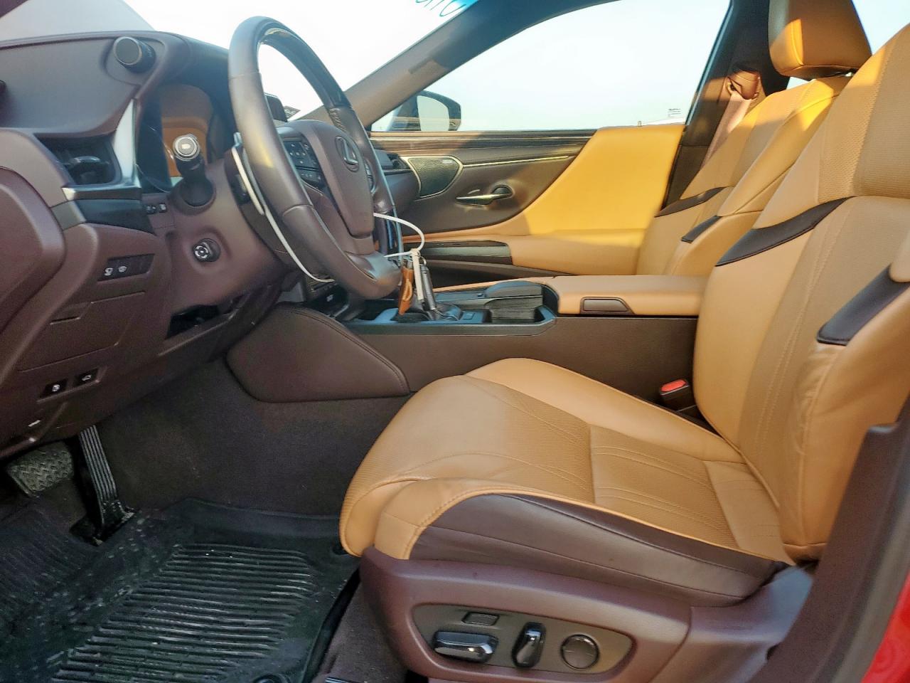 2019 Lexus ES - Image 7
