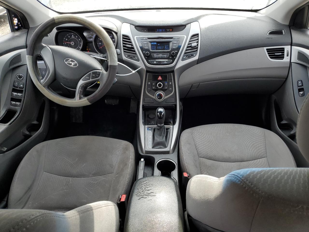 2016 Hyundai Elantra - Image 8