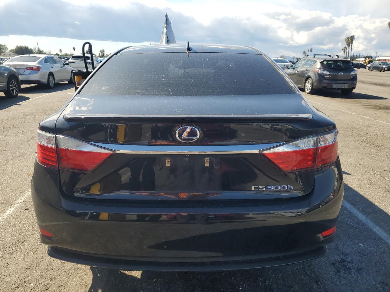 2015 Lexus ES - Image 6