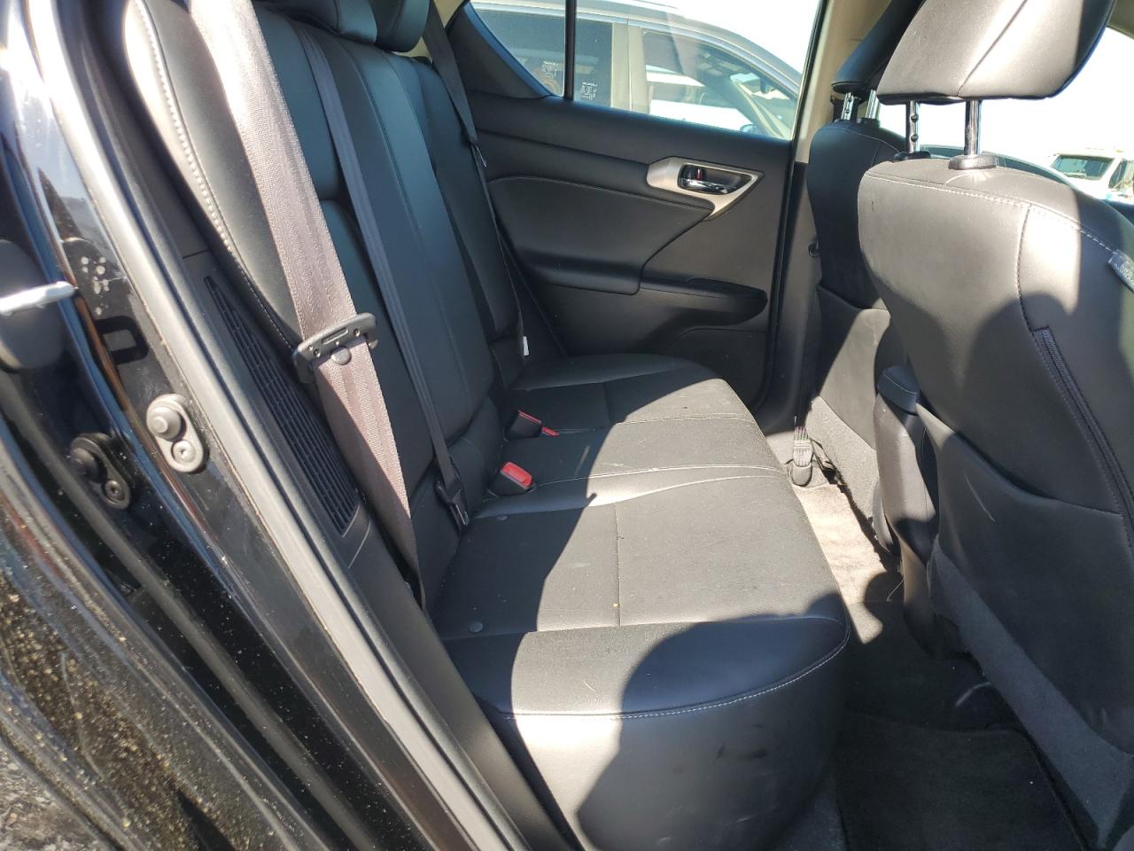 2016 Lexus CT - Image 11
