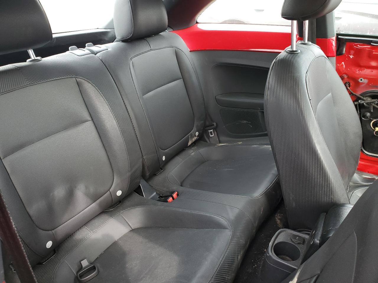 2012 Volkswagen Beetle - Image 10