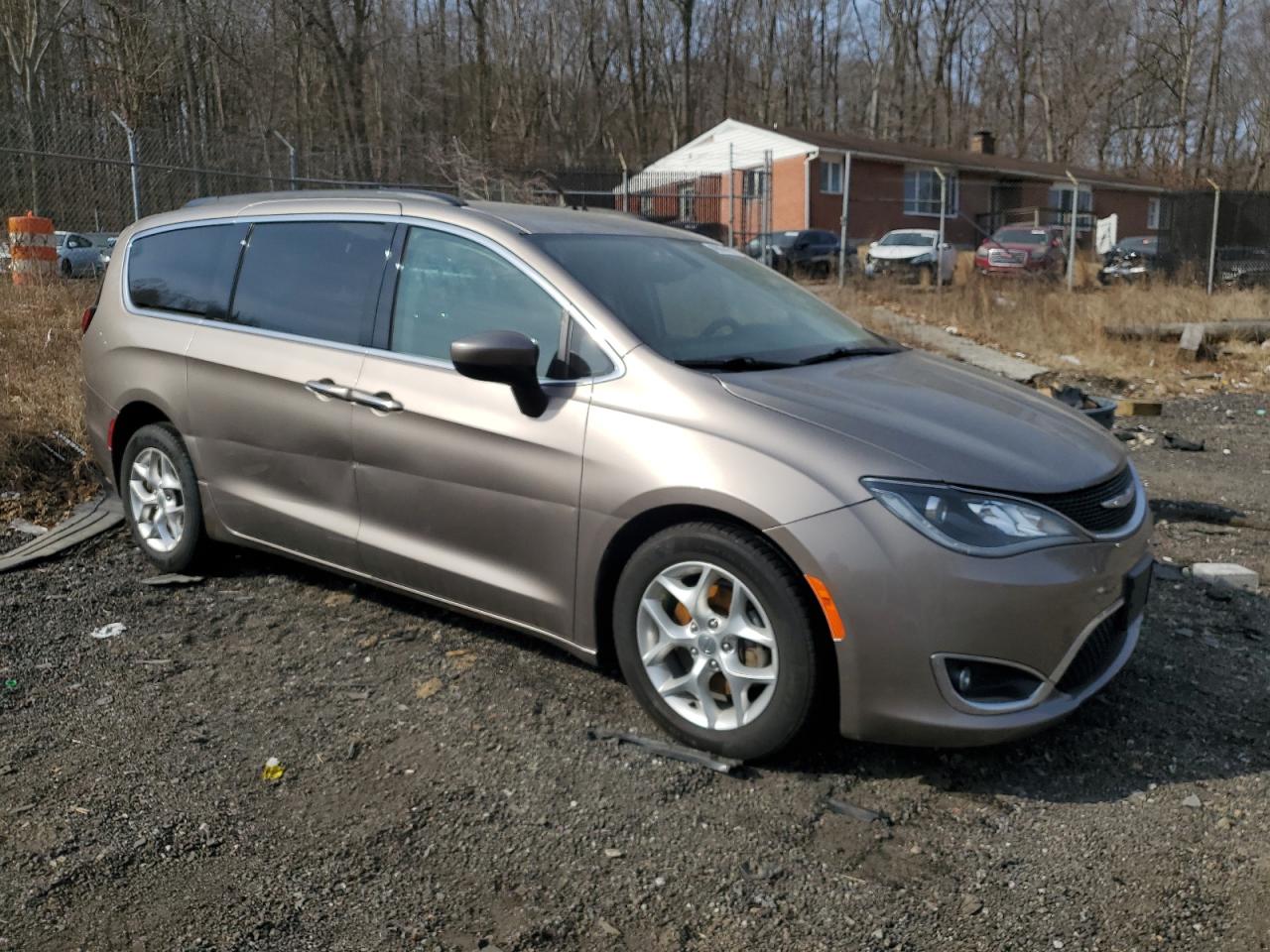 2017 Chrysler Pacifica - Image 4