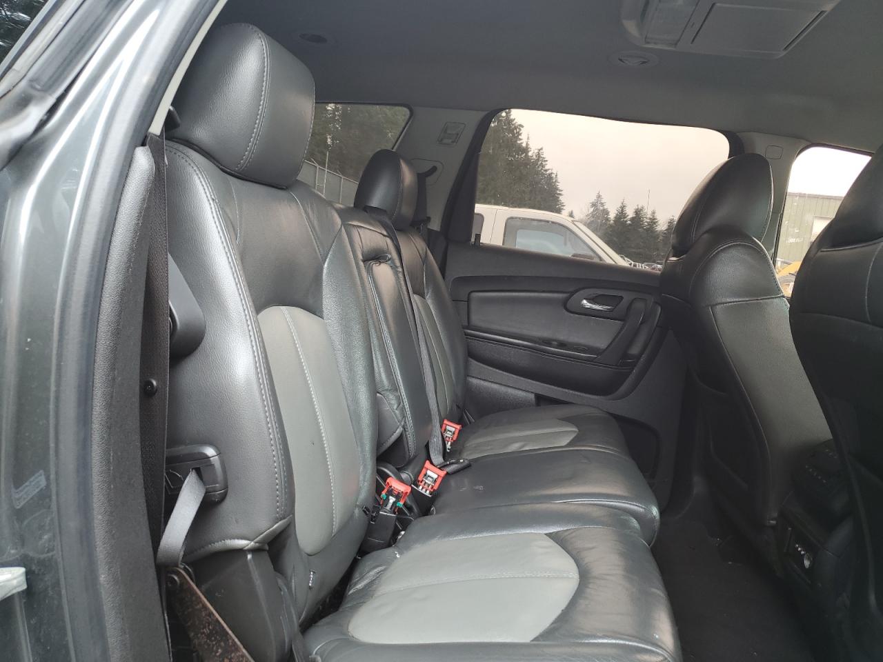 2010 Chevrolet Traverse - Image 11