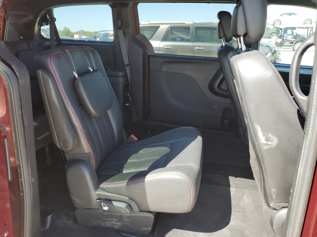 2019 Dodge Caravan - Image 11