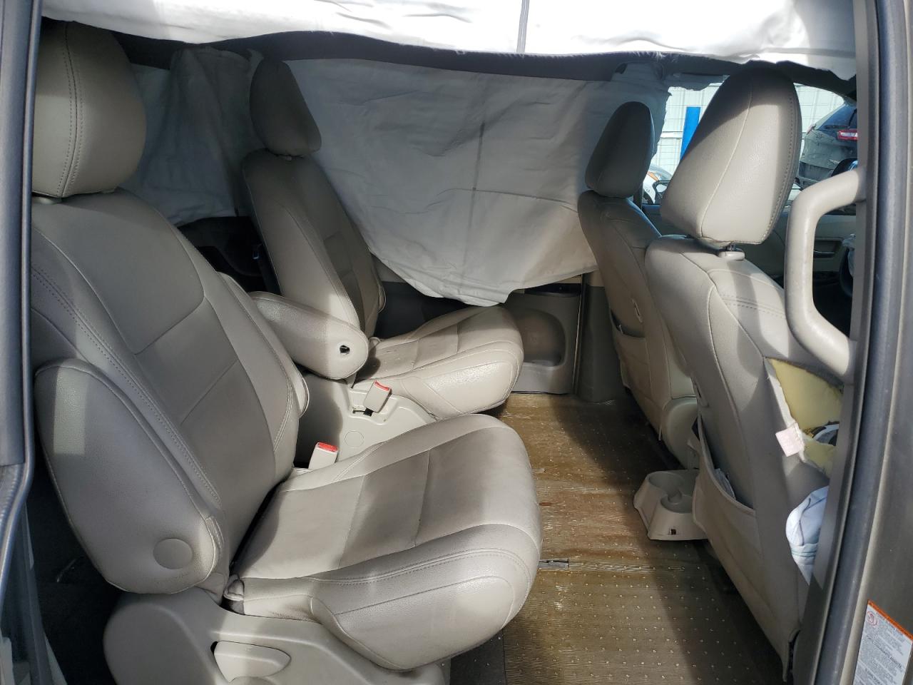 2015 Toyota Sienna - Image 11
