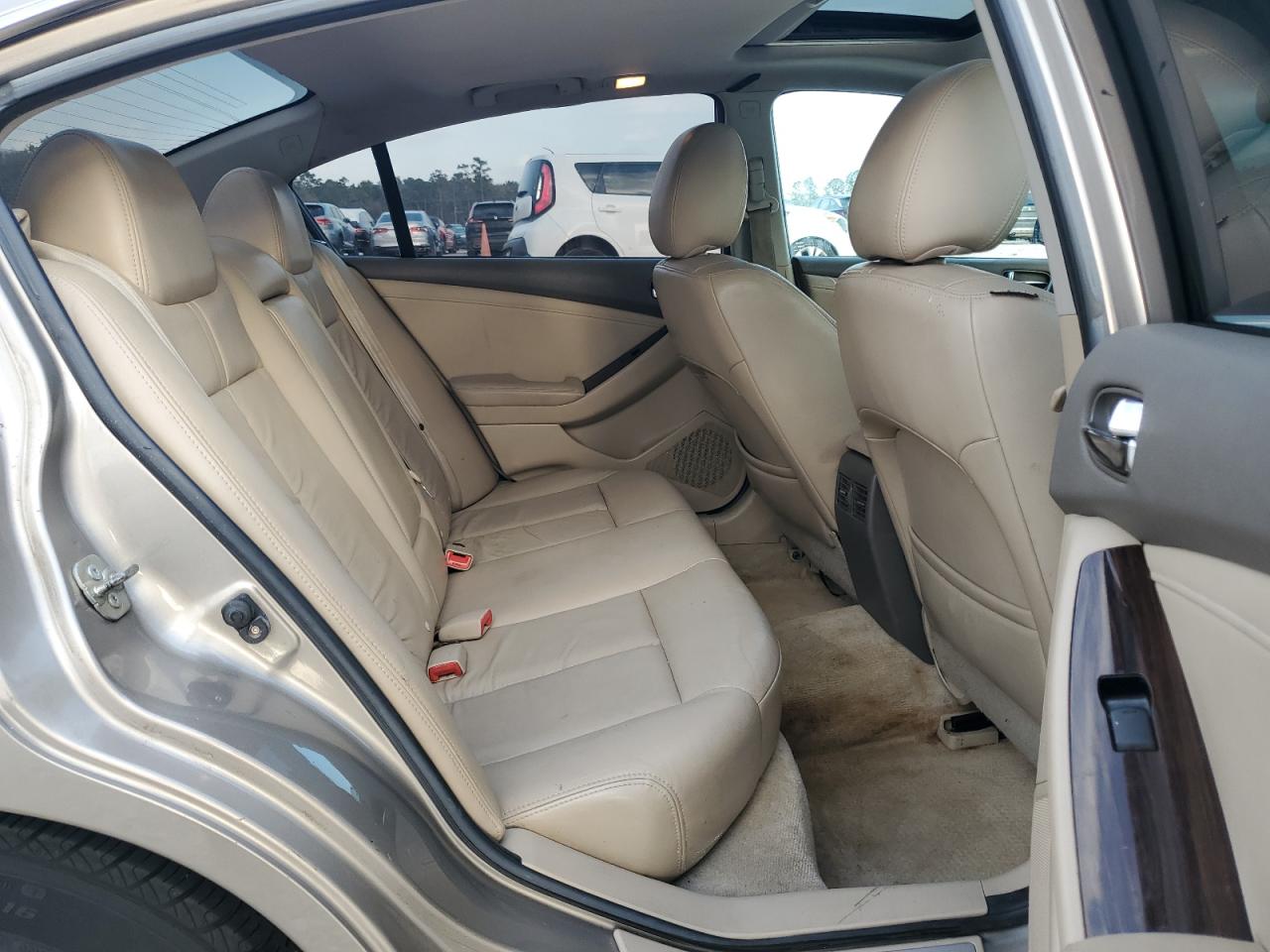 2011 Nissan Altima - Image 10