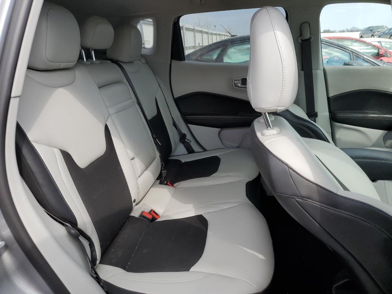 2017 Jeep Compass - Image 10