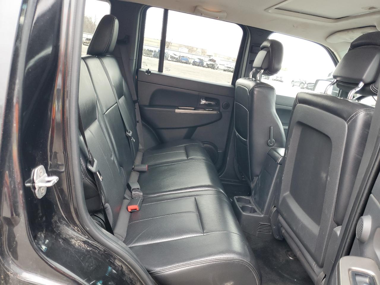 2011 Jeep Liberty (North America) - Image 11