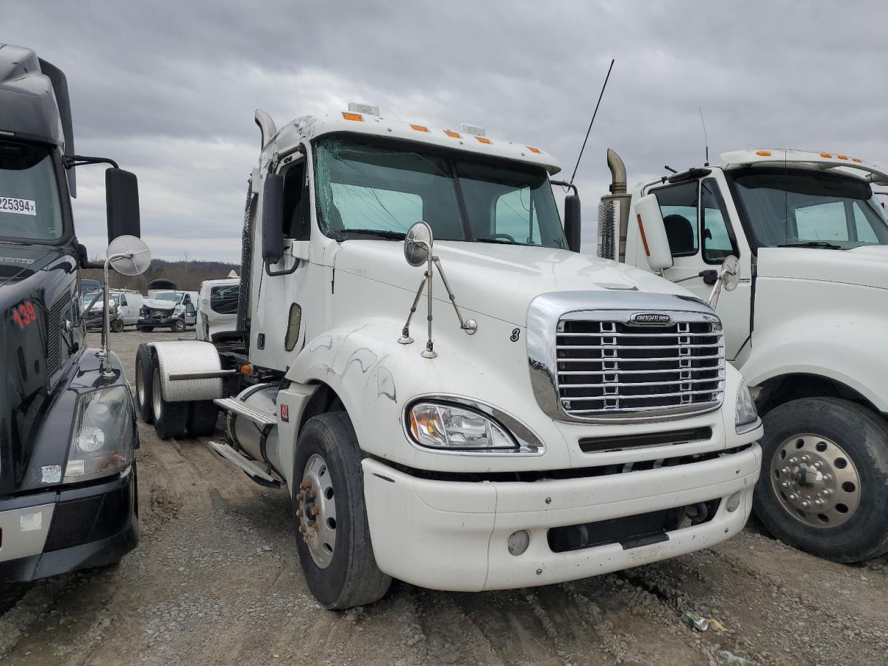 2007 Freightliner Conventional Columbia იყიდება Earlington-ში, KY - Front End