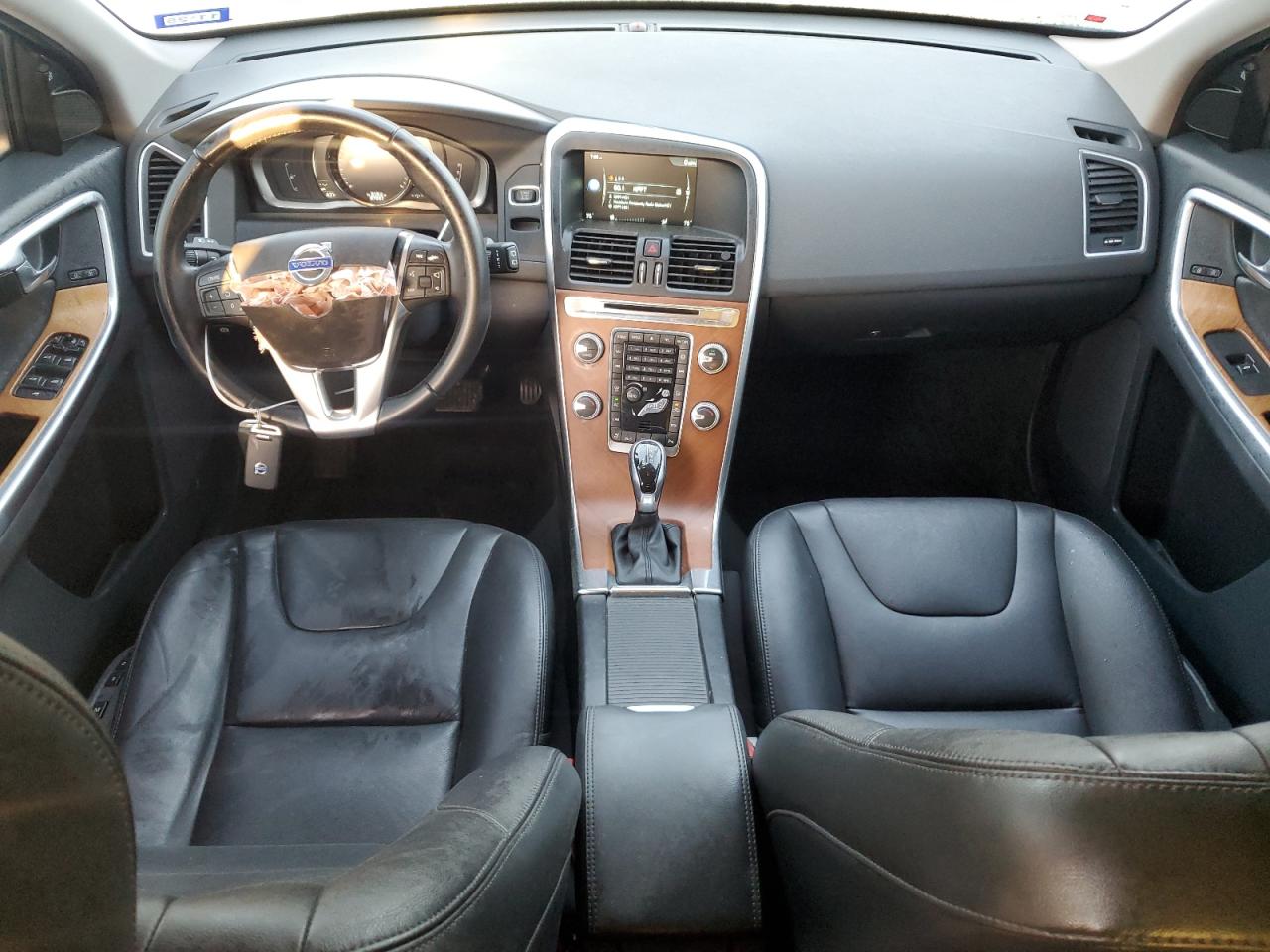 2017 Volvo XC60 - Image 8