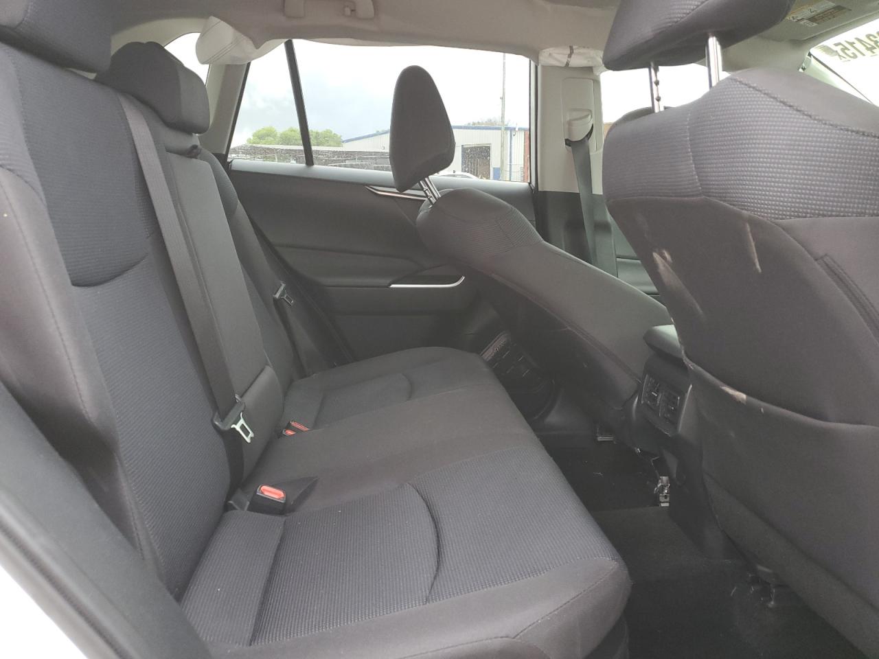 2024 Toyota RAV 4 - Image 12