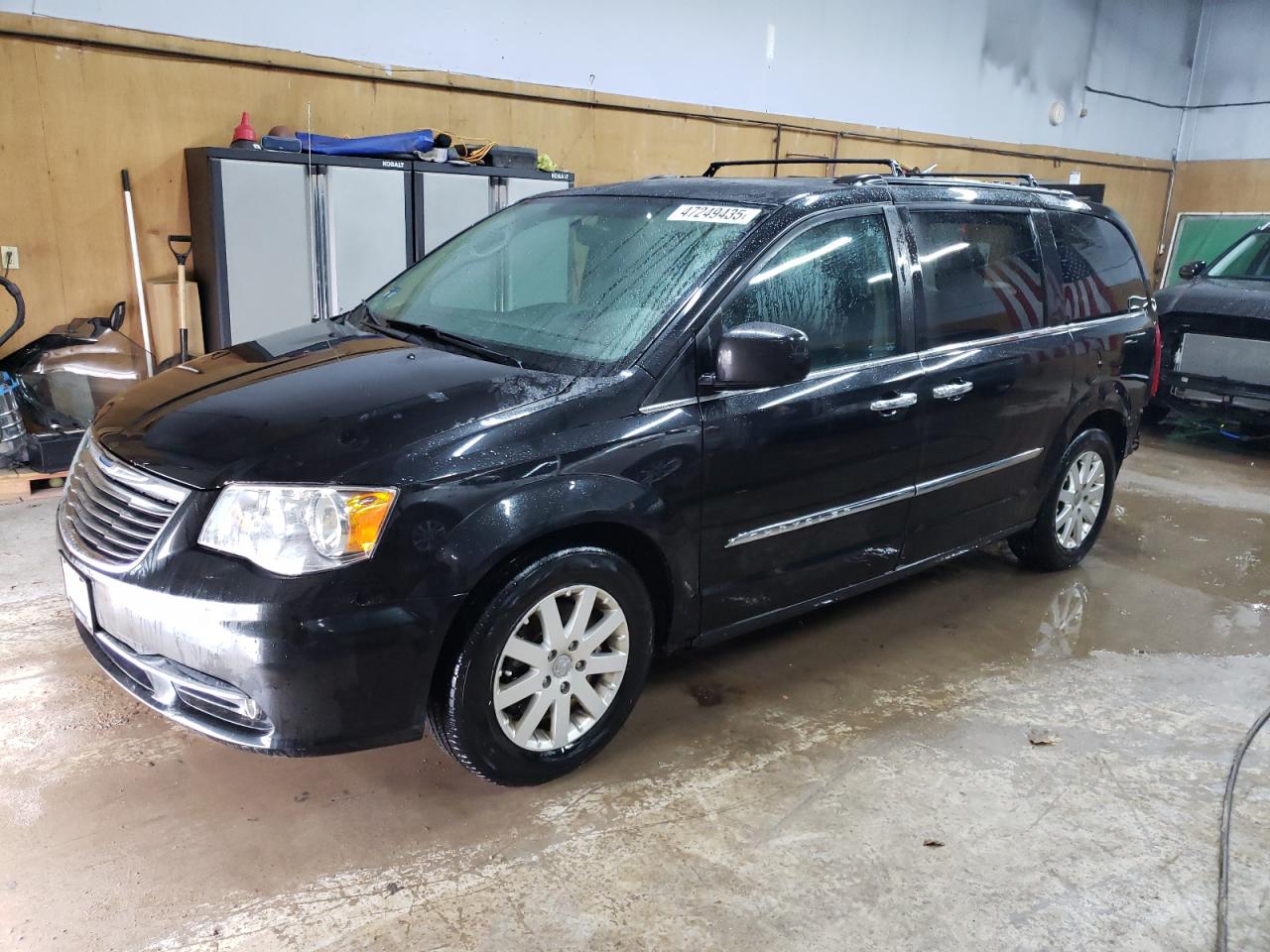 2016 Chrysler Town & Country - Image 1