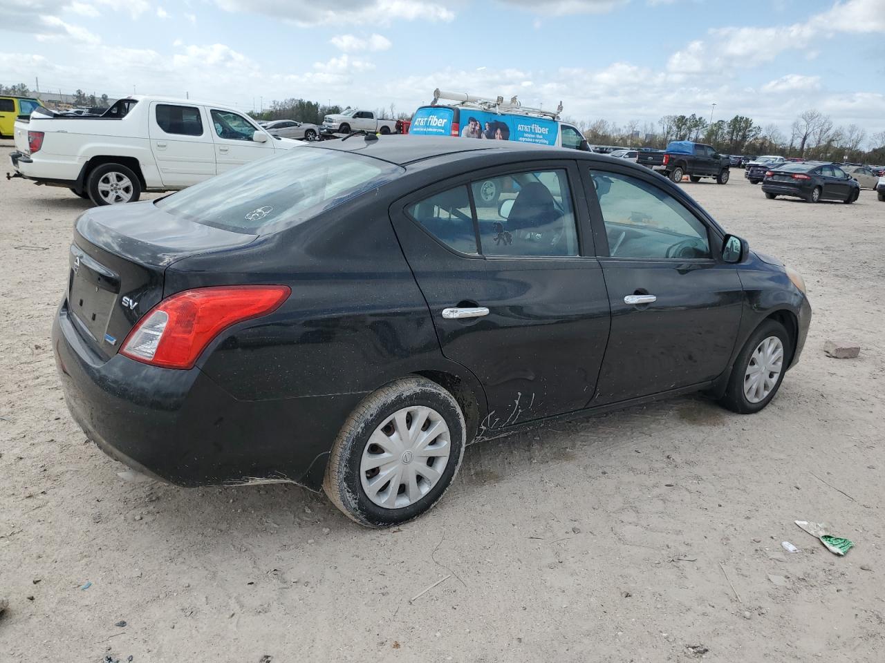 2012 Nissan Versa - Image 3