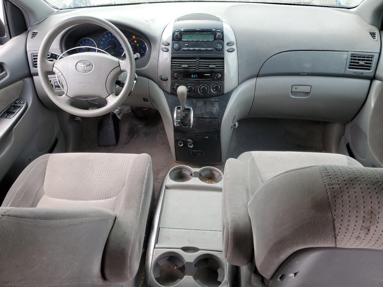 2010 Toyota Sienna - Image 8
