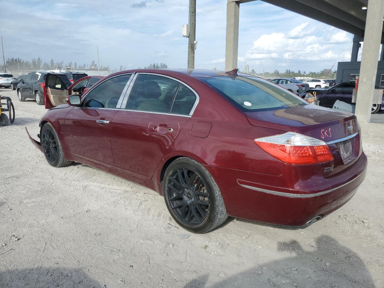 2010 Hyundai Genesis - Image 2