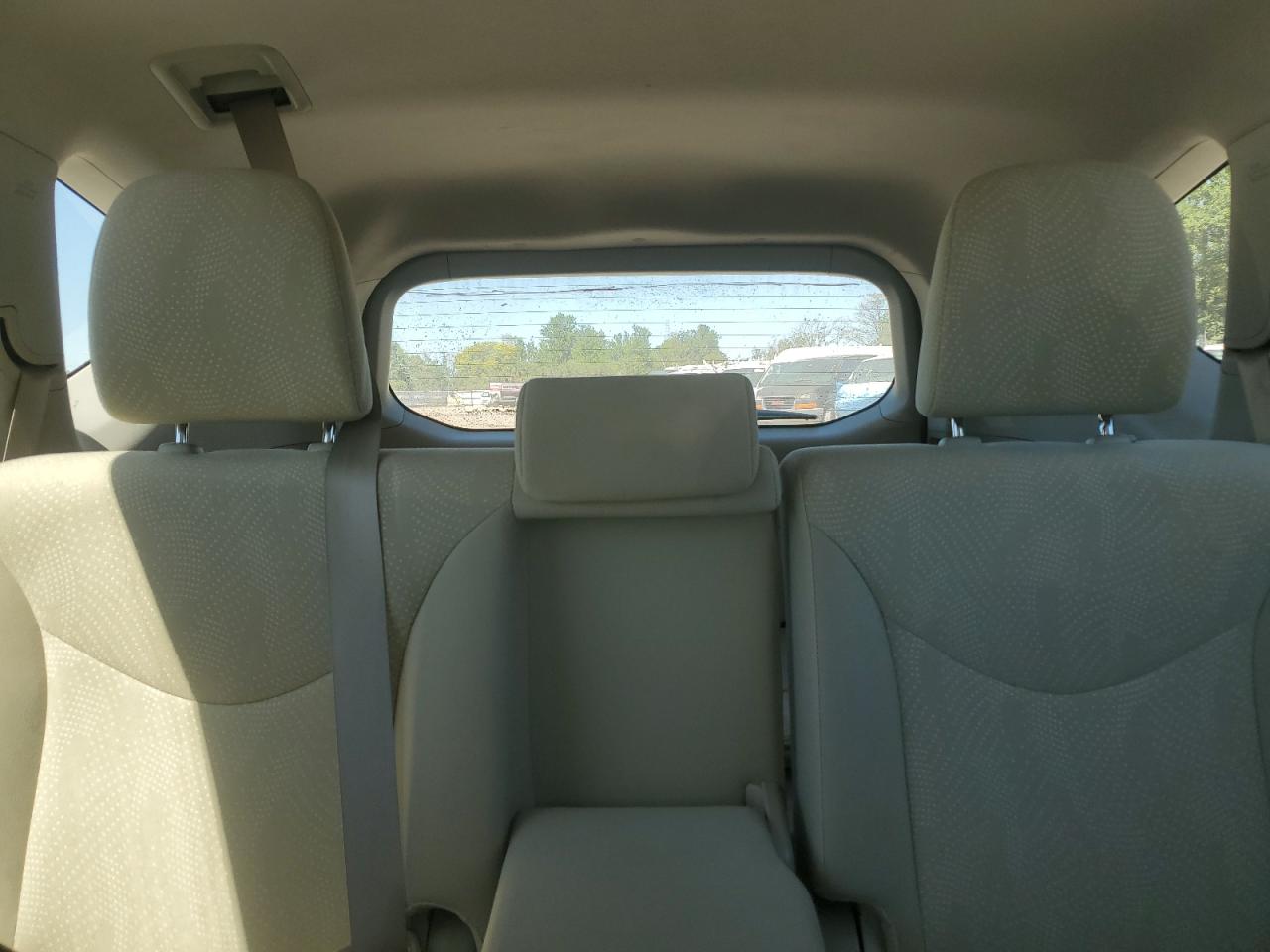 2013 Toyota Prius - Image 10