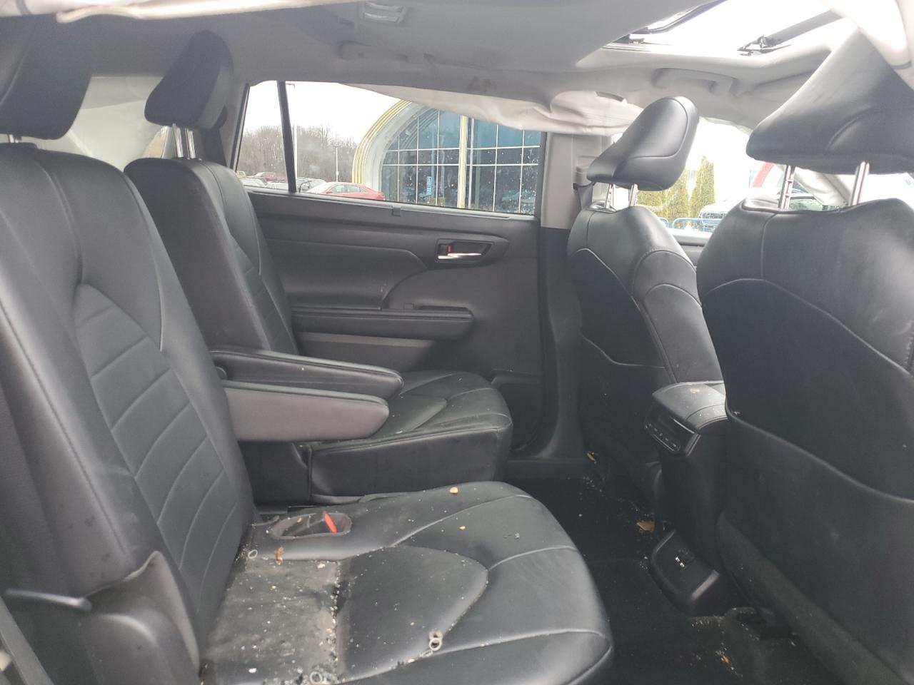 2021 Toyota Highlander - Image 11