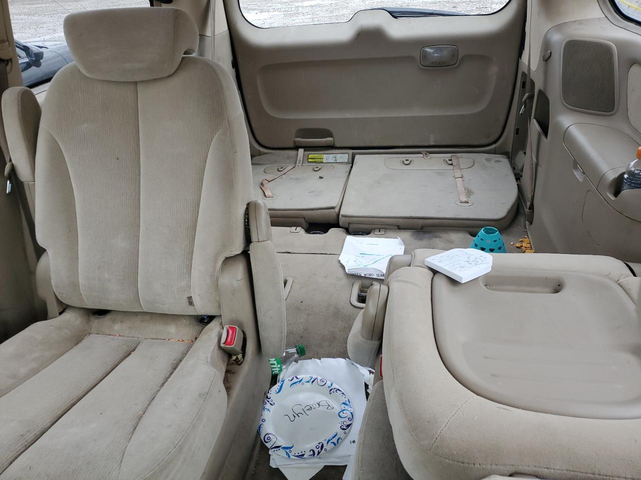 2007 Kia Sedona - Image 10