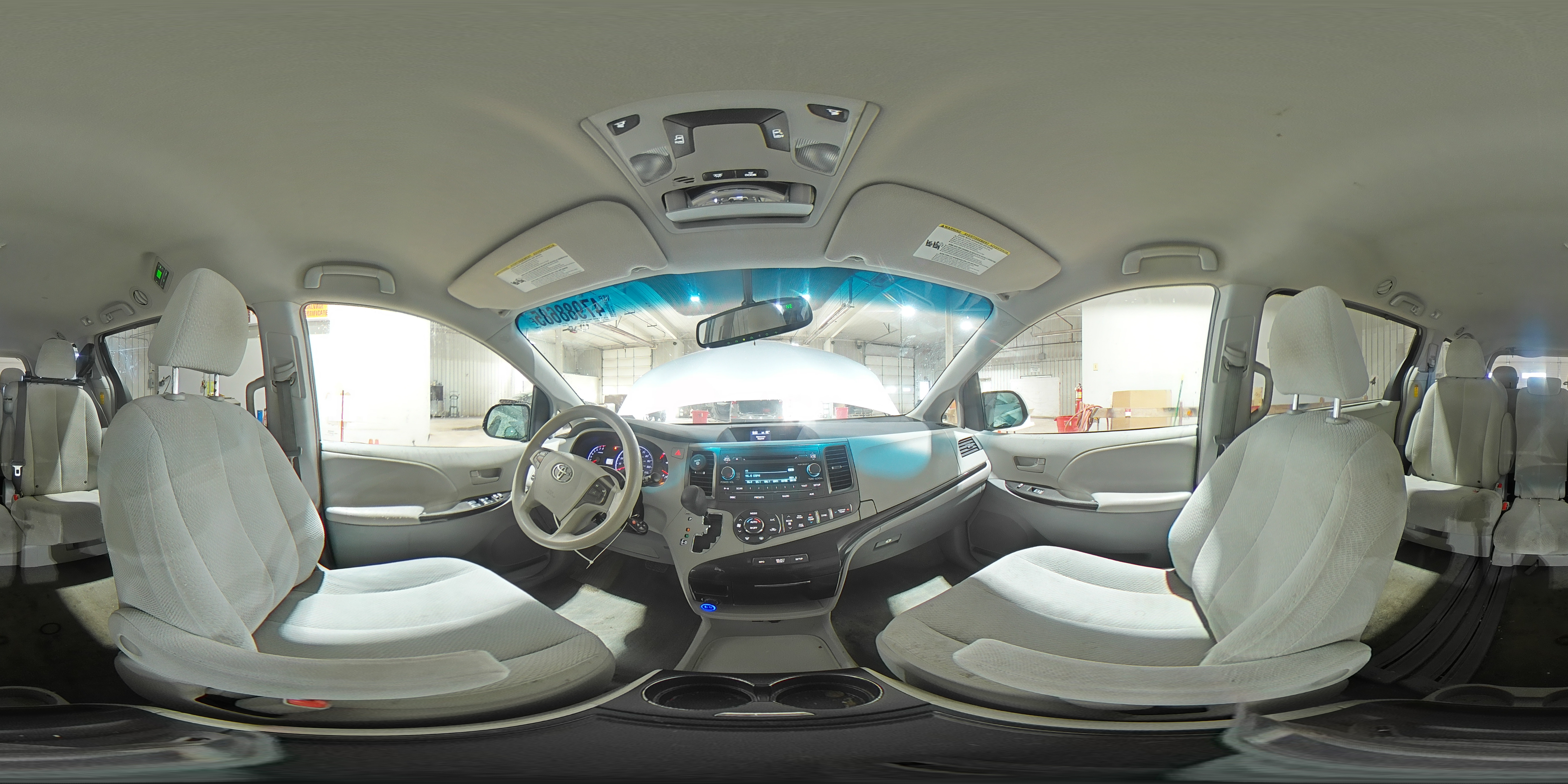 2014 Toyota Sienna - Image 15