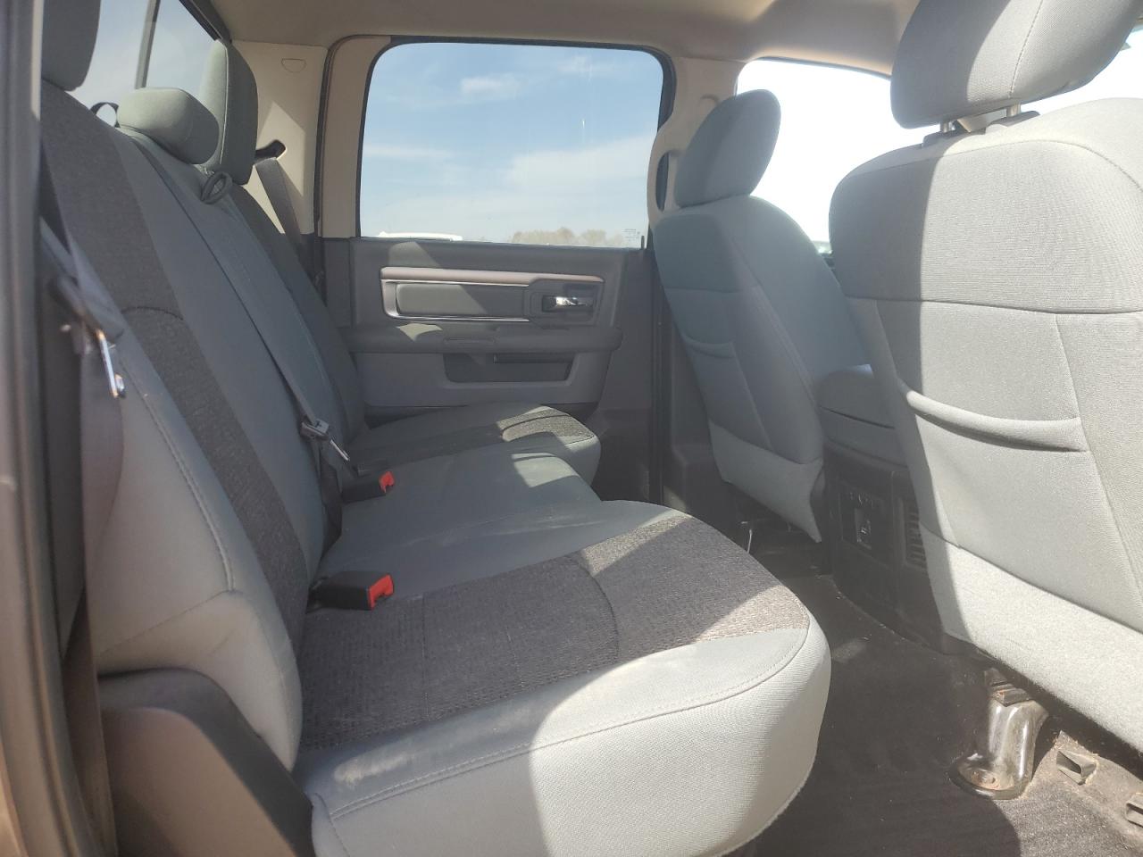 2015 RAM 1500 - Image 10