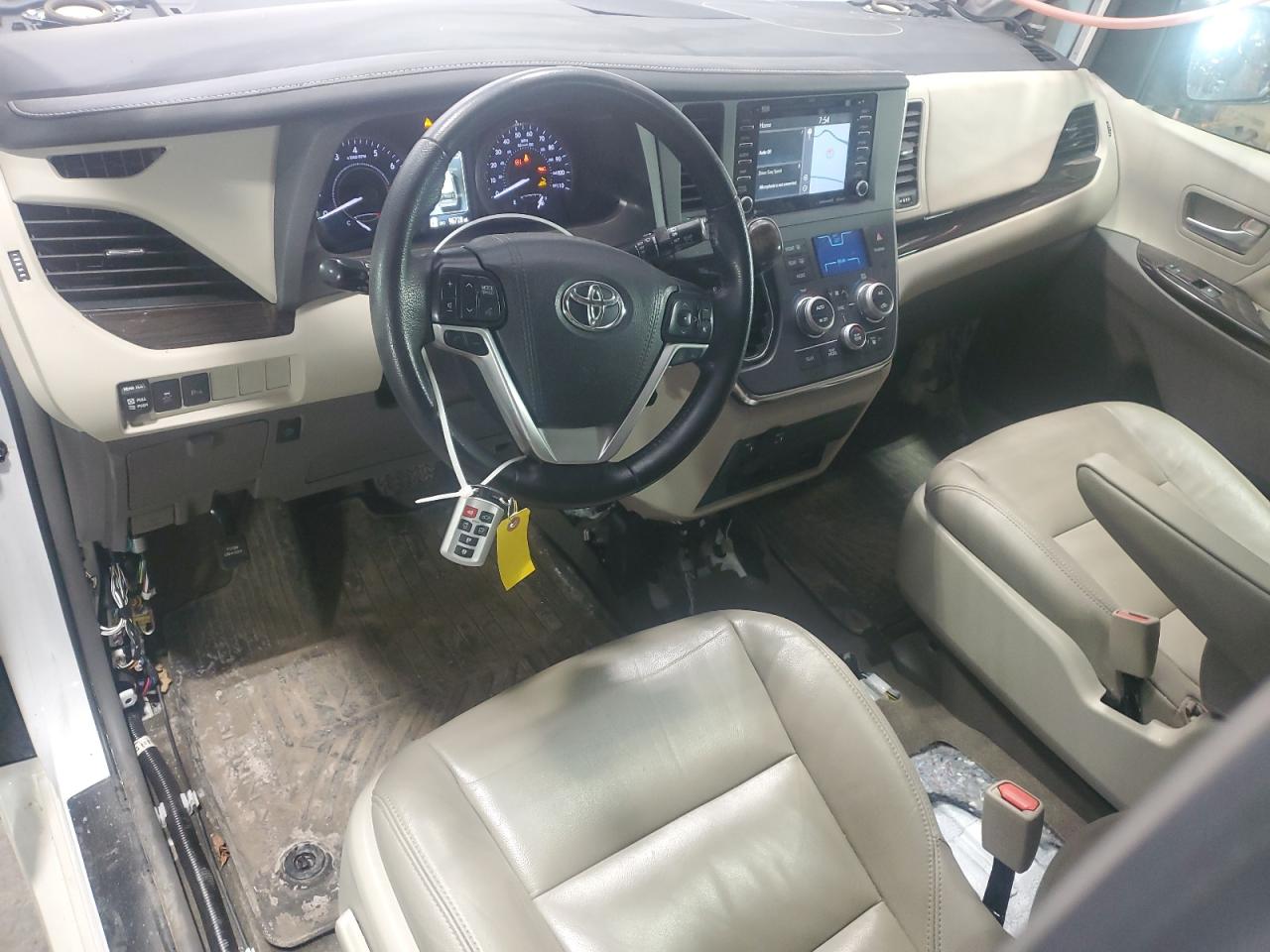 2019 Toyota Sienna - Image 8