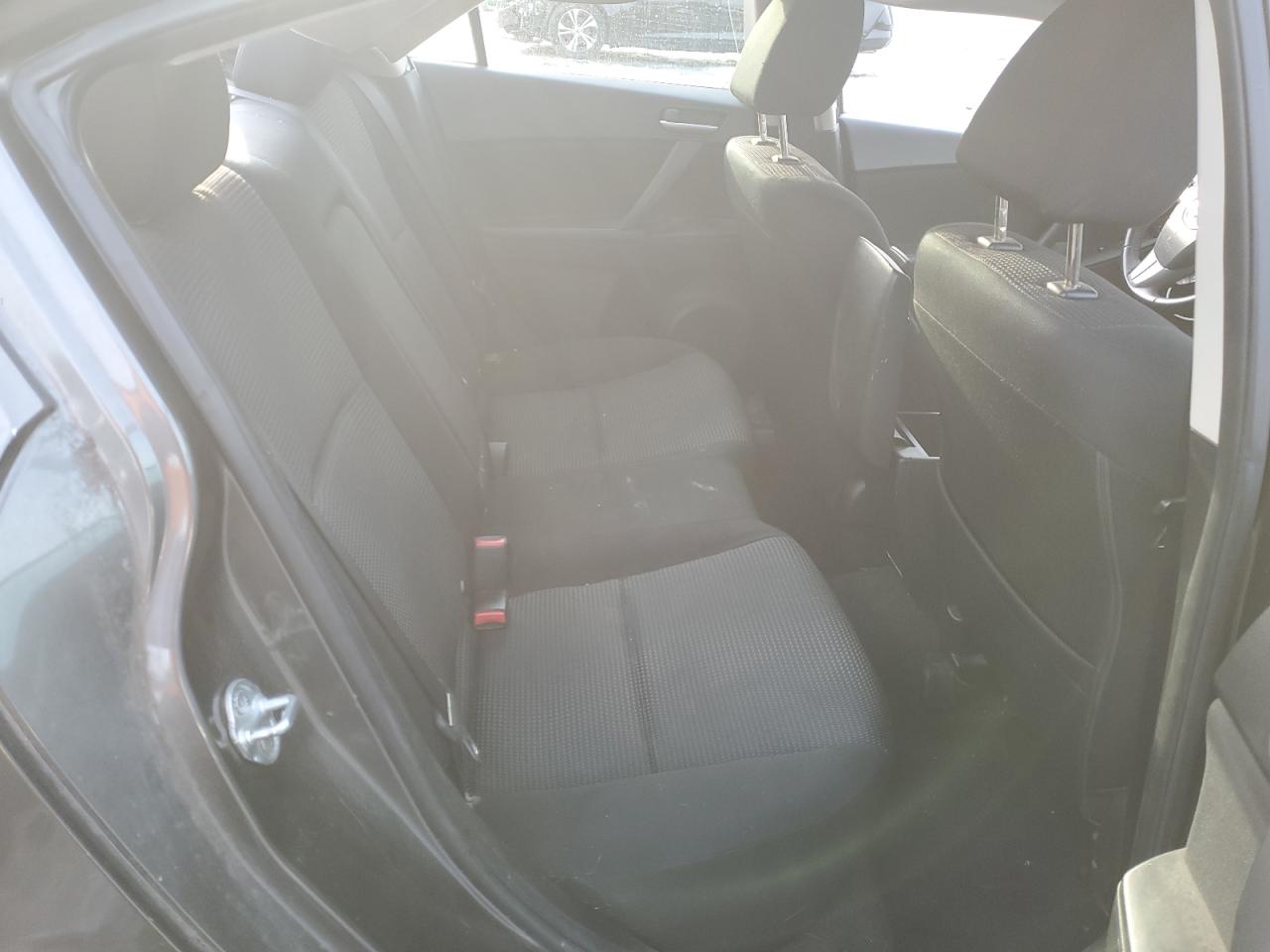 2013 Mazda 3 - Image 10