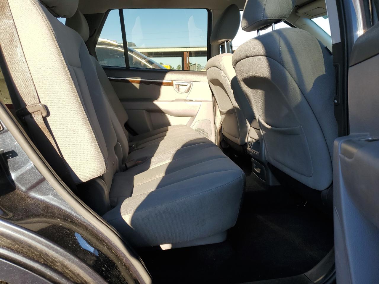 2012 Hyundai Santa Fe - Image 11