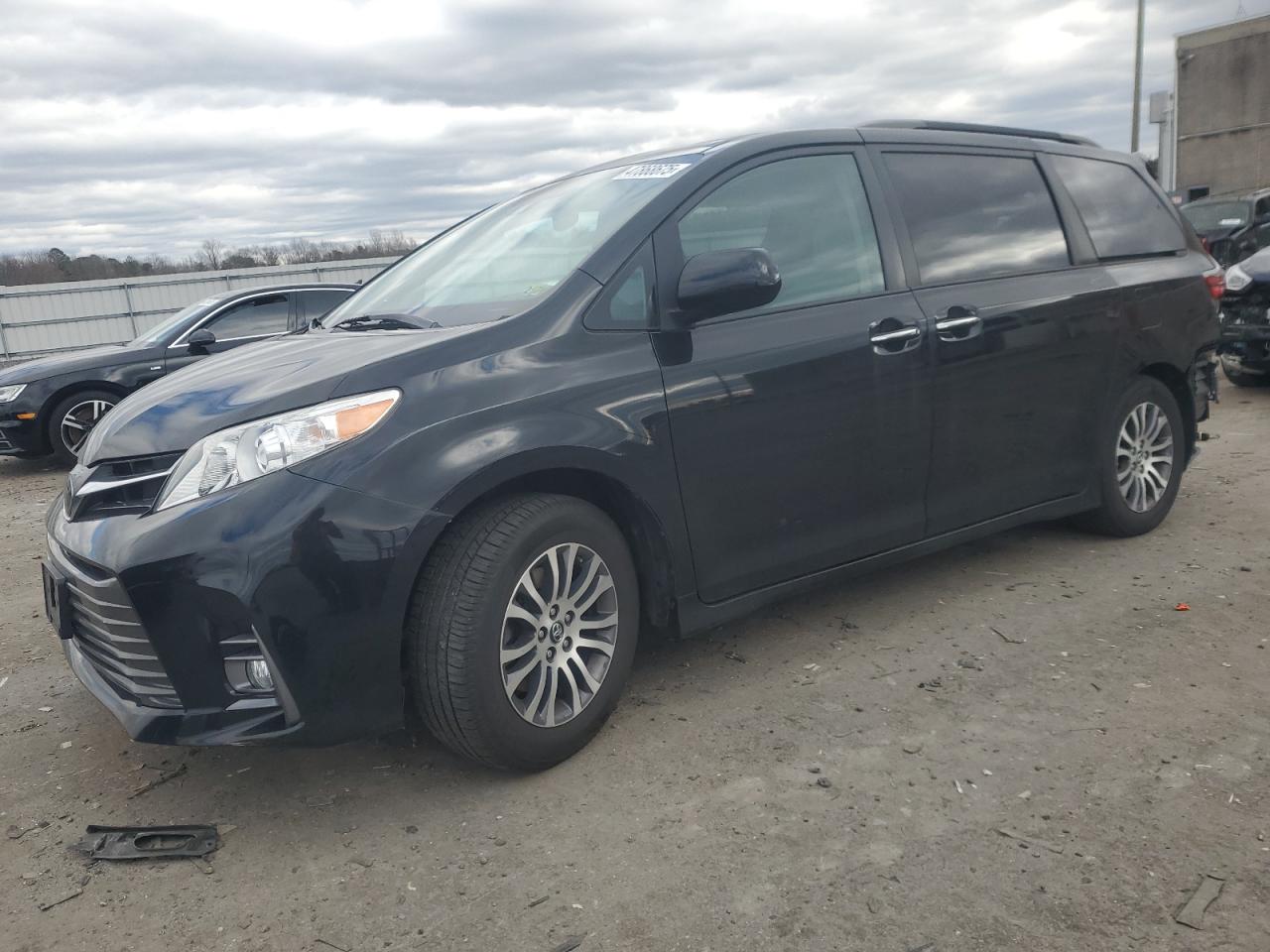2020 Toyota Sienna - Image 1