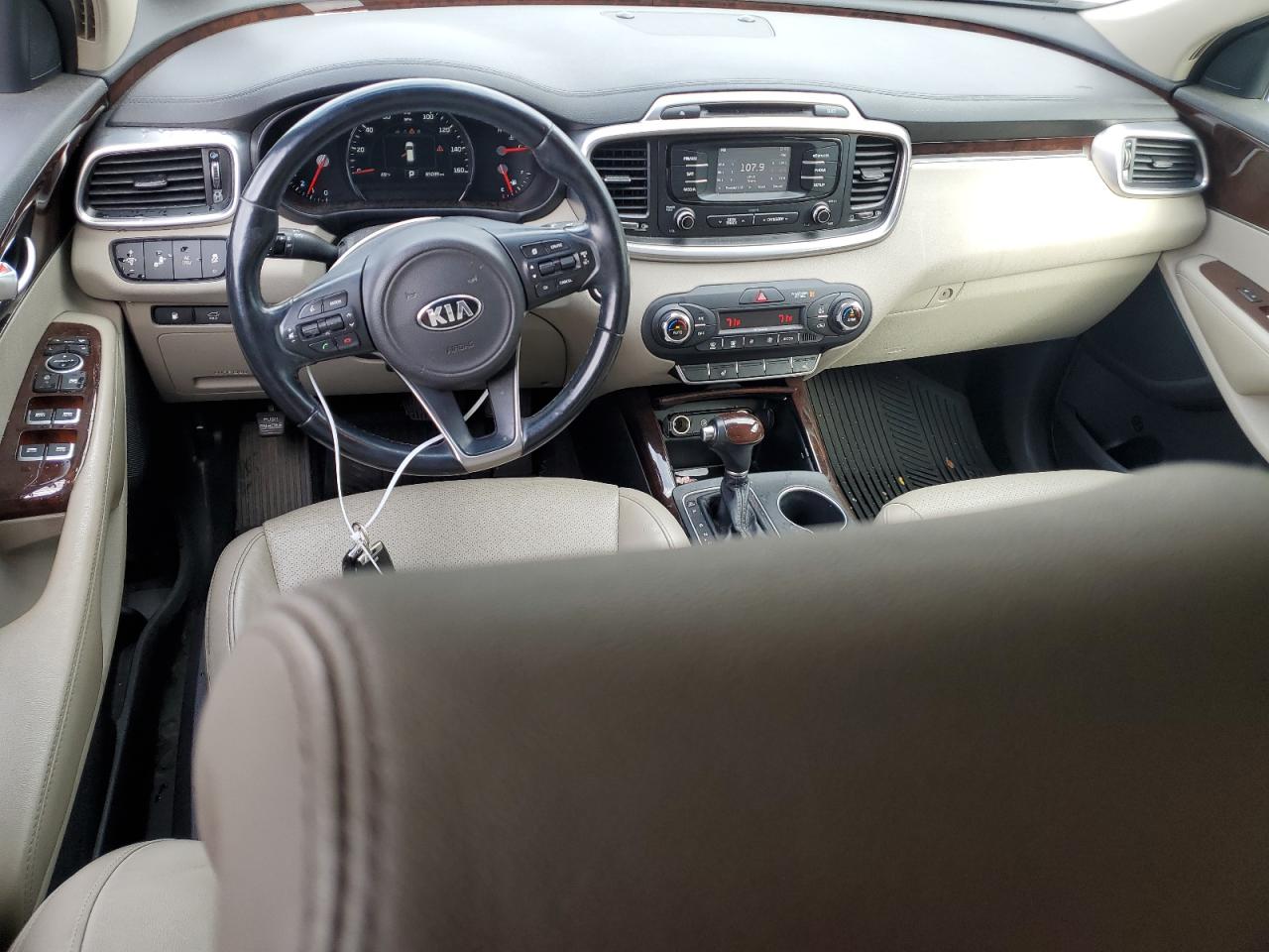 2016 Kia Sorento - Image 8