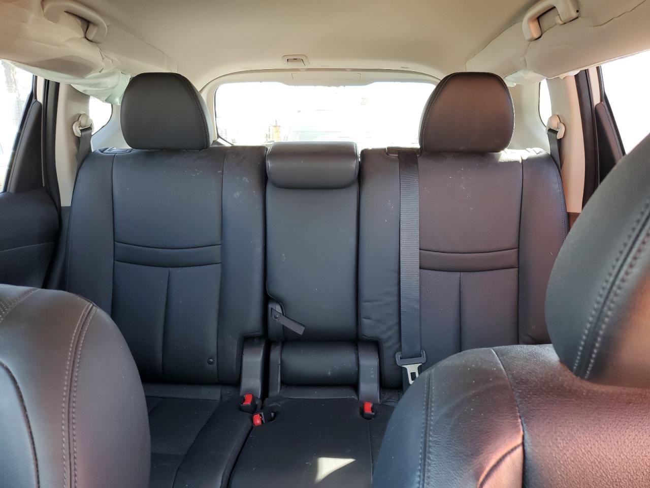 2015 Nissan Rogue - Image 10