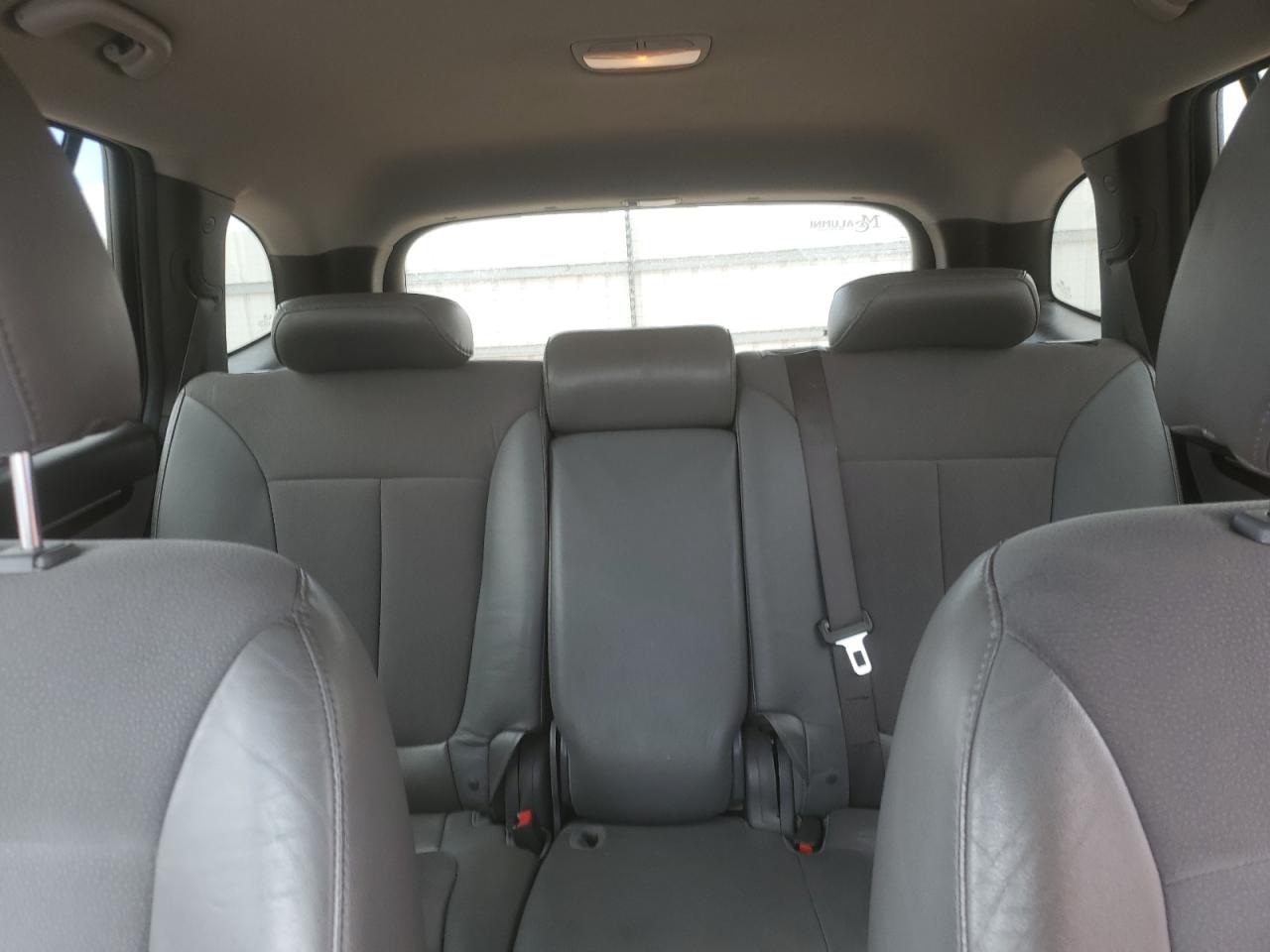 2010 Hyundai Santa Fe - Image 10