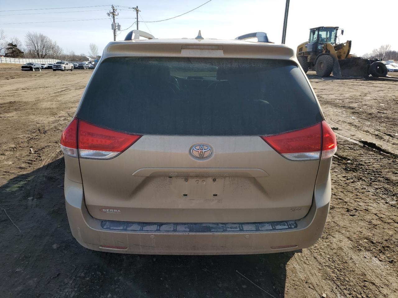 2012 Toyota Sienna - Image 6