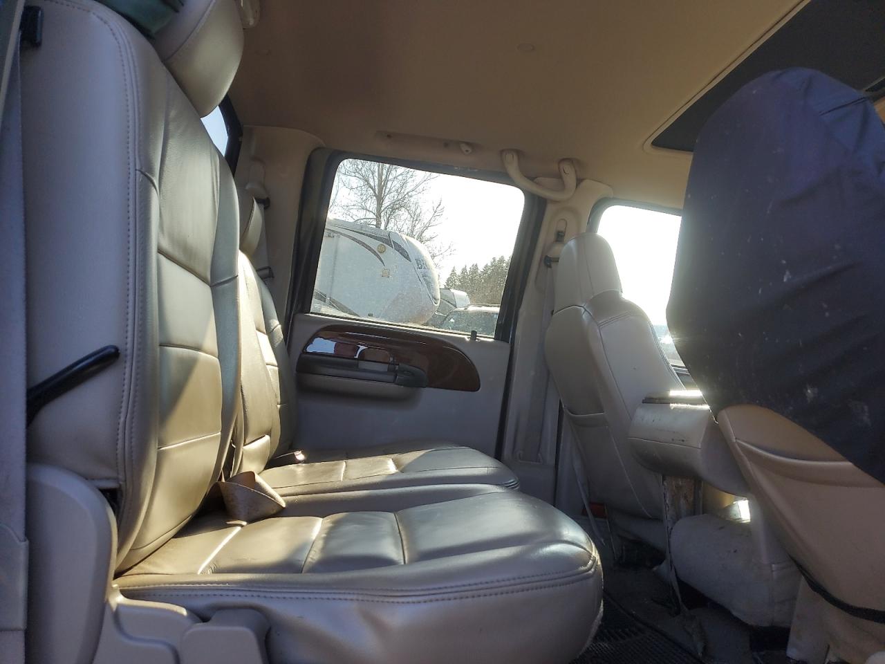 2004 Ford F350 - Image 10