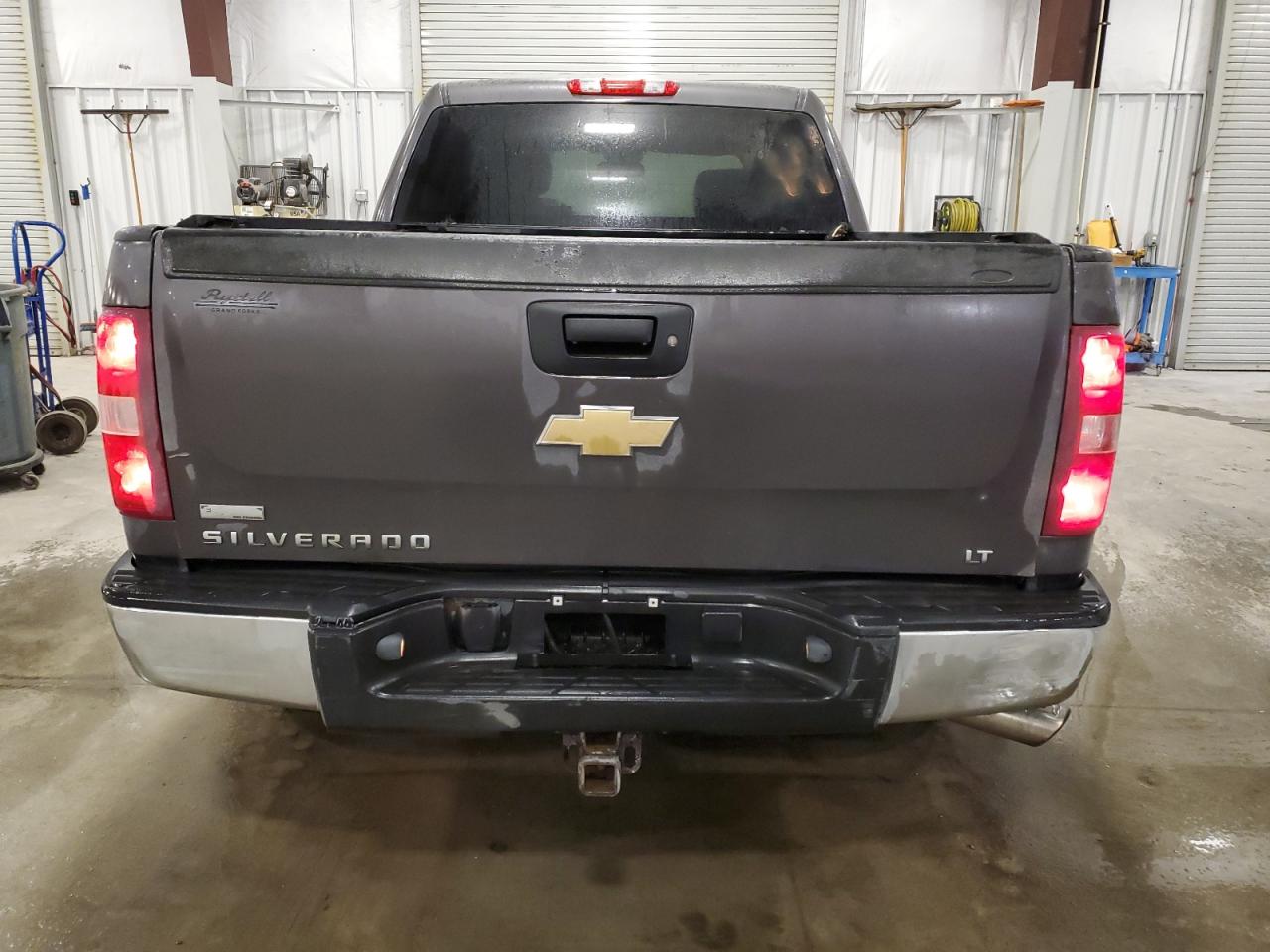 2011 Chevrolet Silverado - Image 6