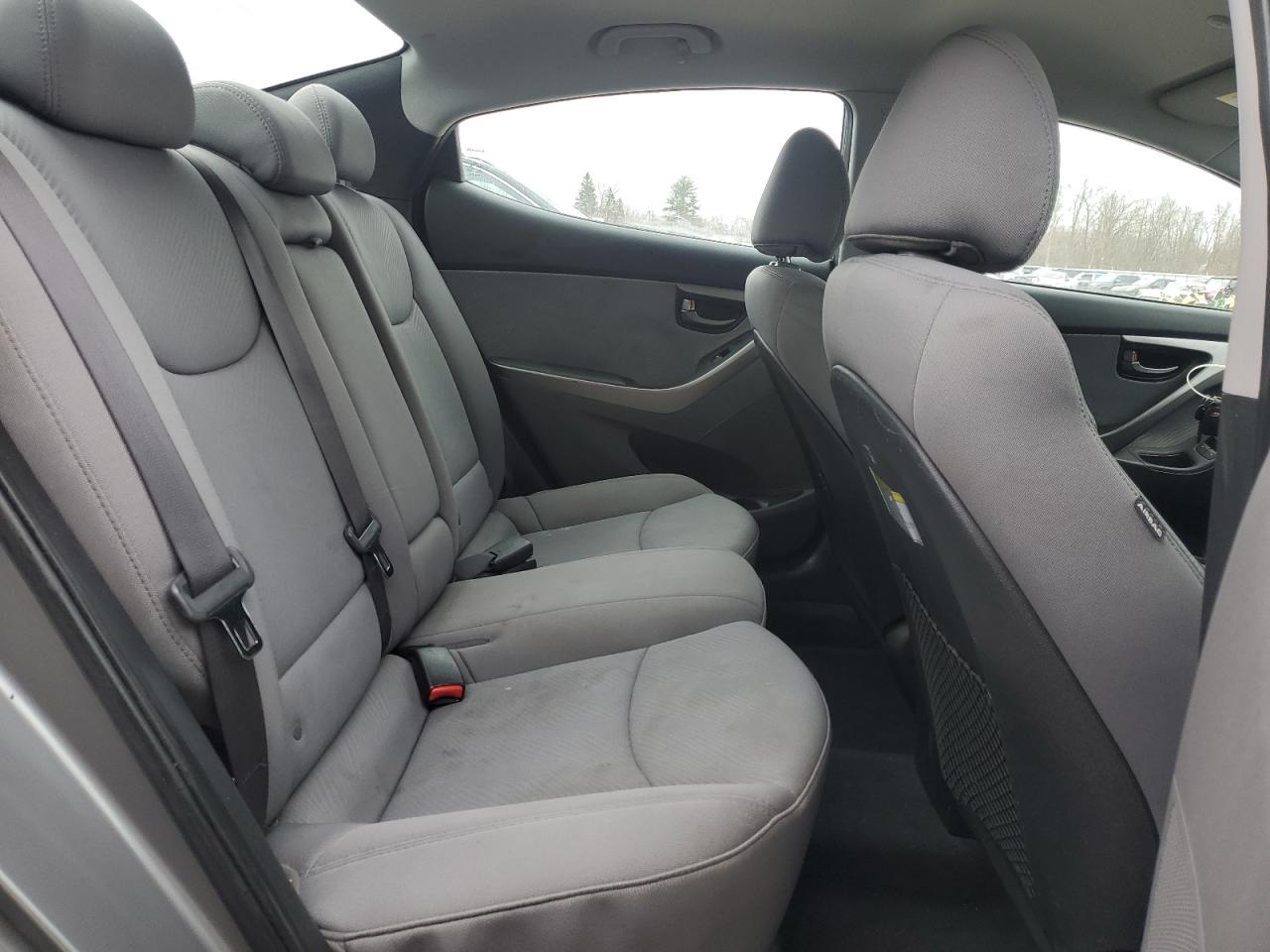 2013 Hyundai Elantra - Image 10