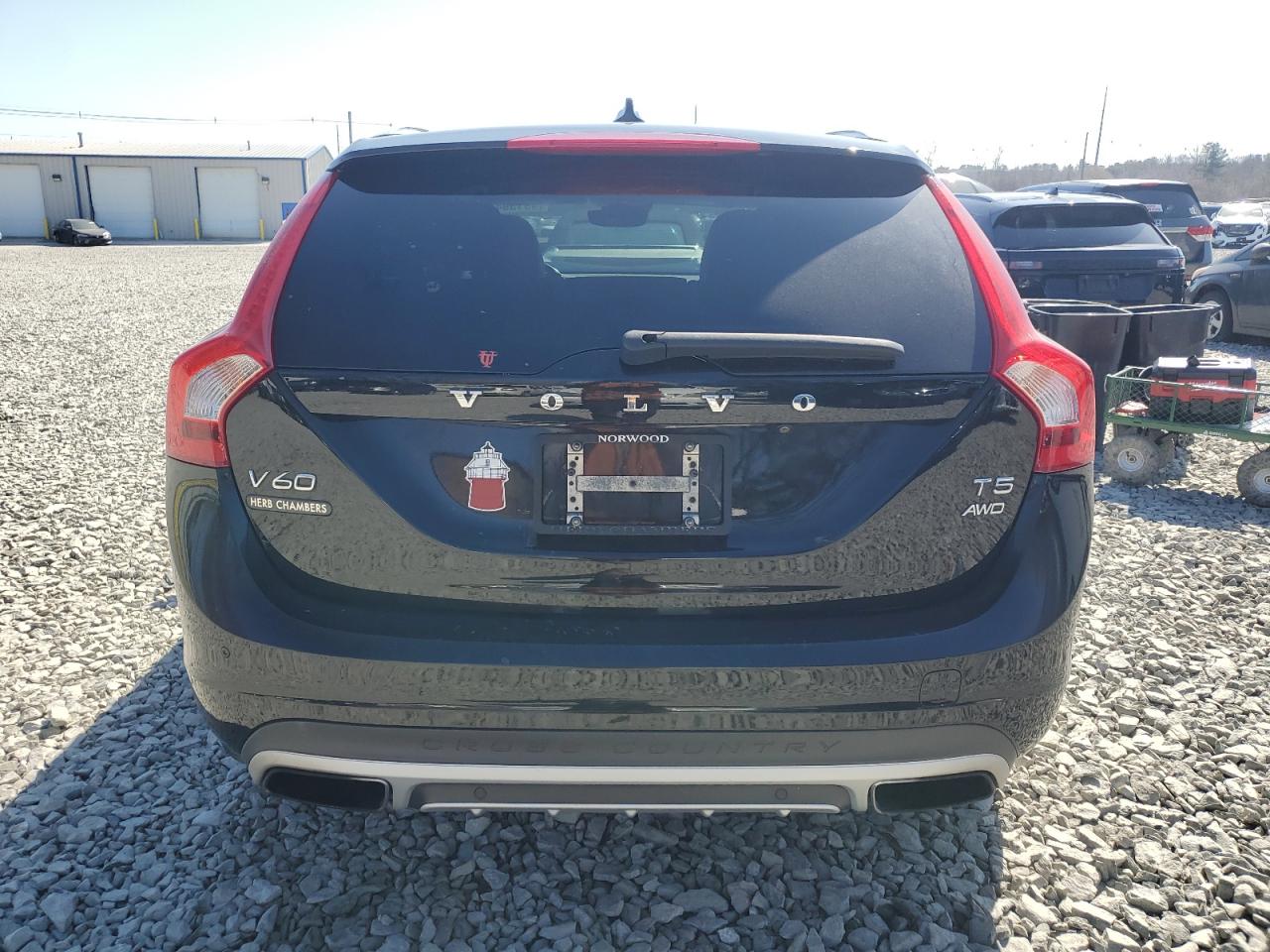 2016 Volvo V60 - Image 6