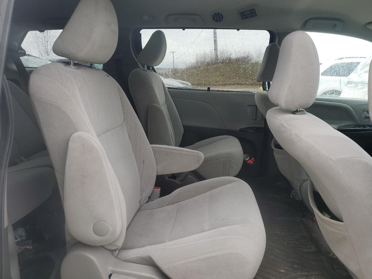 2016 Toyota Sienna - Image 11