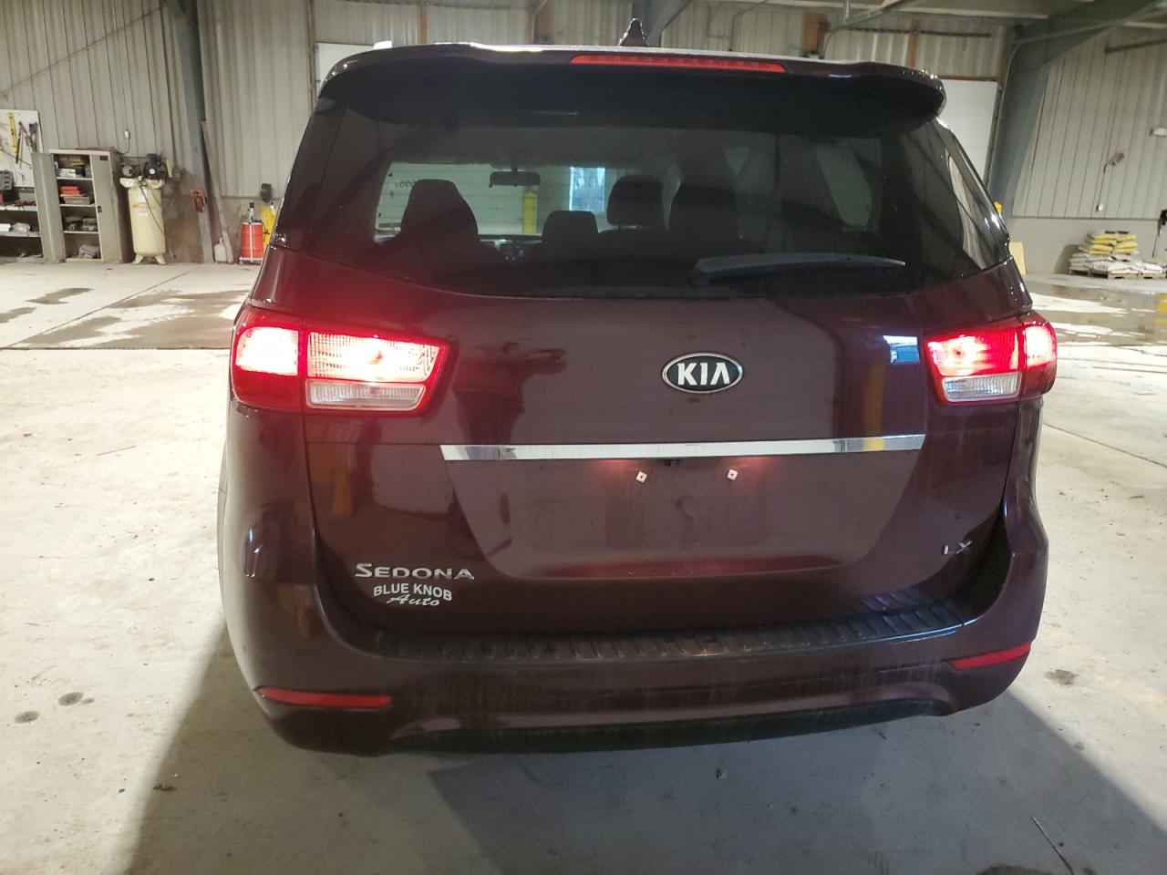 2017 Kia Sedona - Image 6
