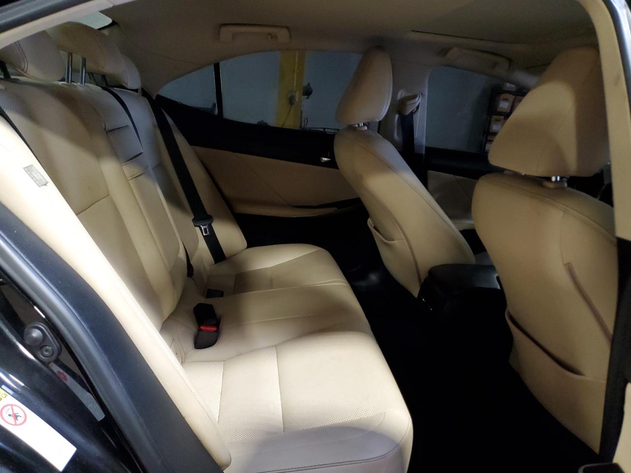 2015 Lexus IS - Image 10