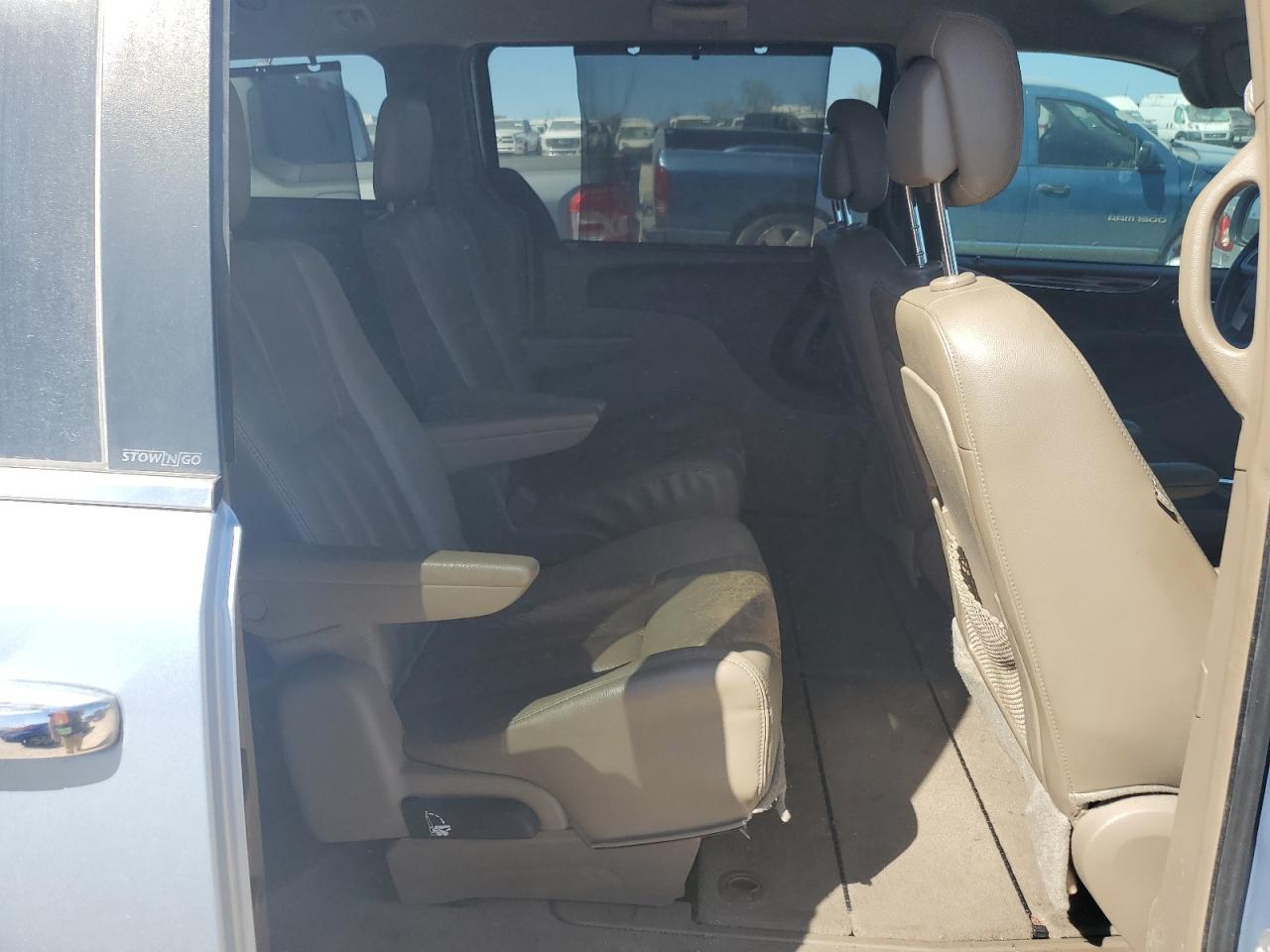 2012 Chrysler Town & Country - Image 11