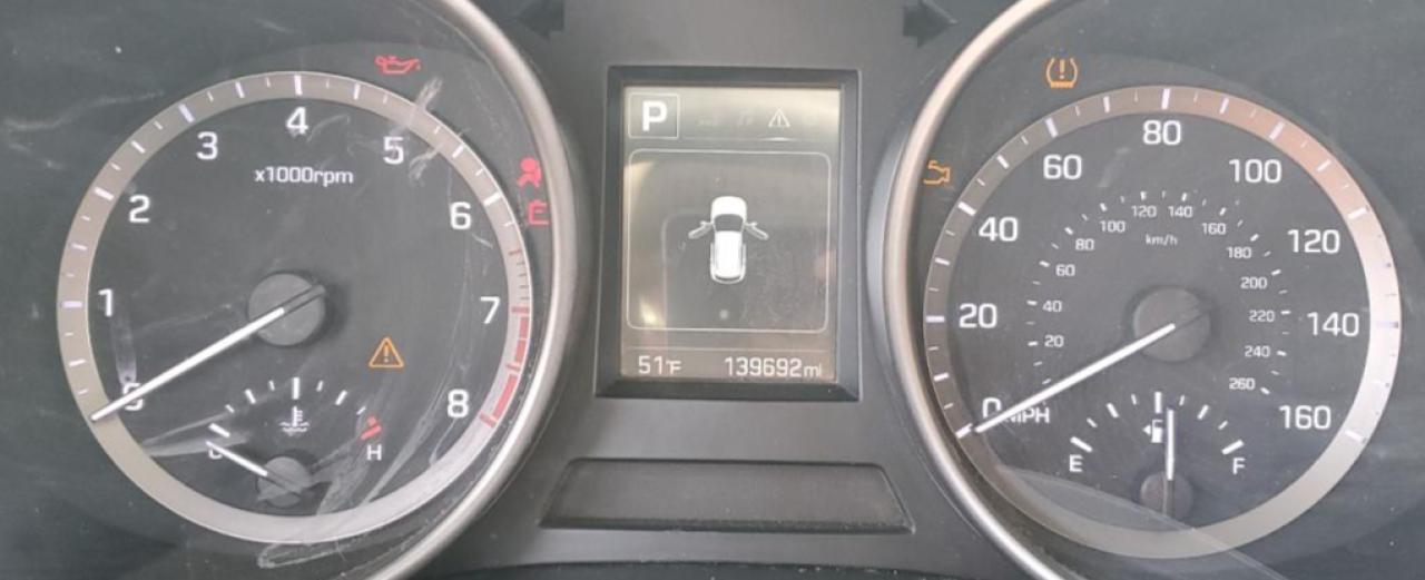 2017 Hyundai Santa Fe - Image 9