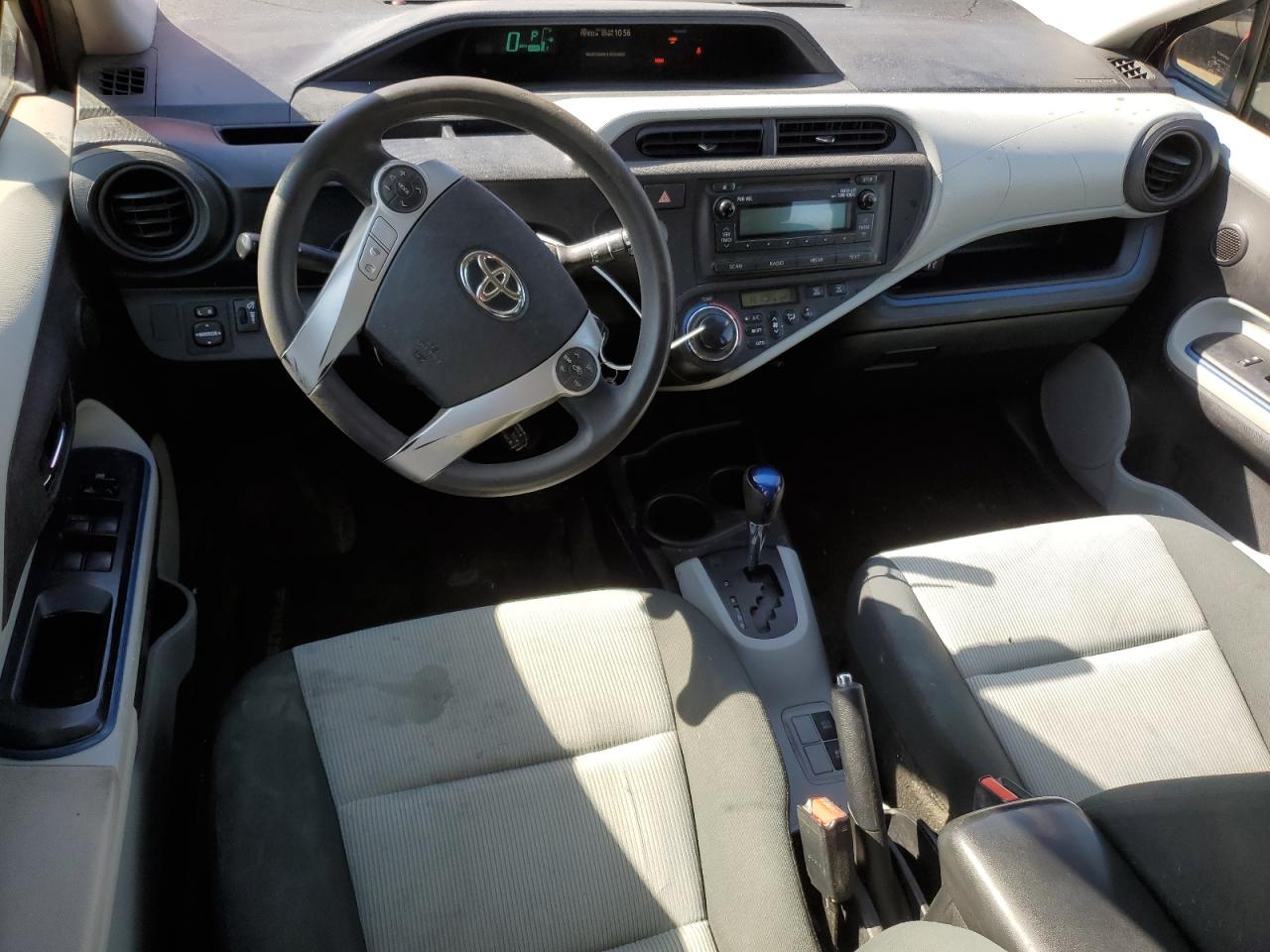 2012 Toyota Prius - Image 8