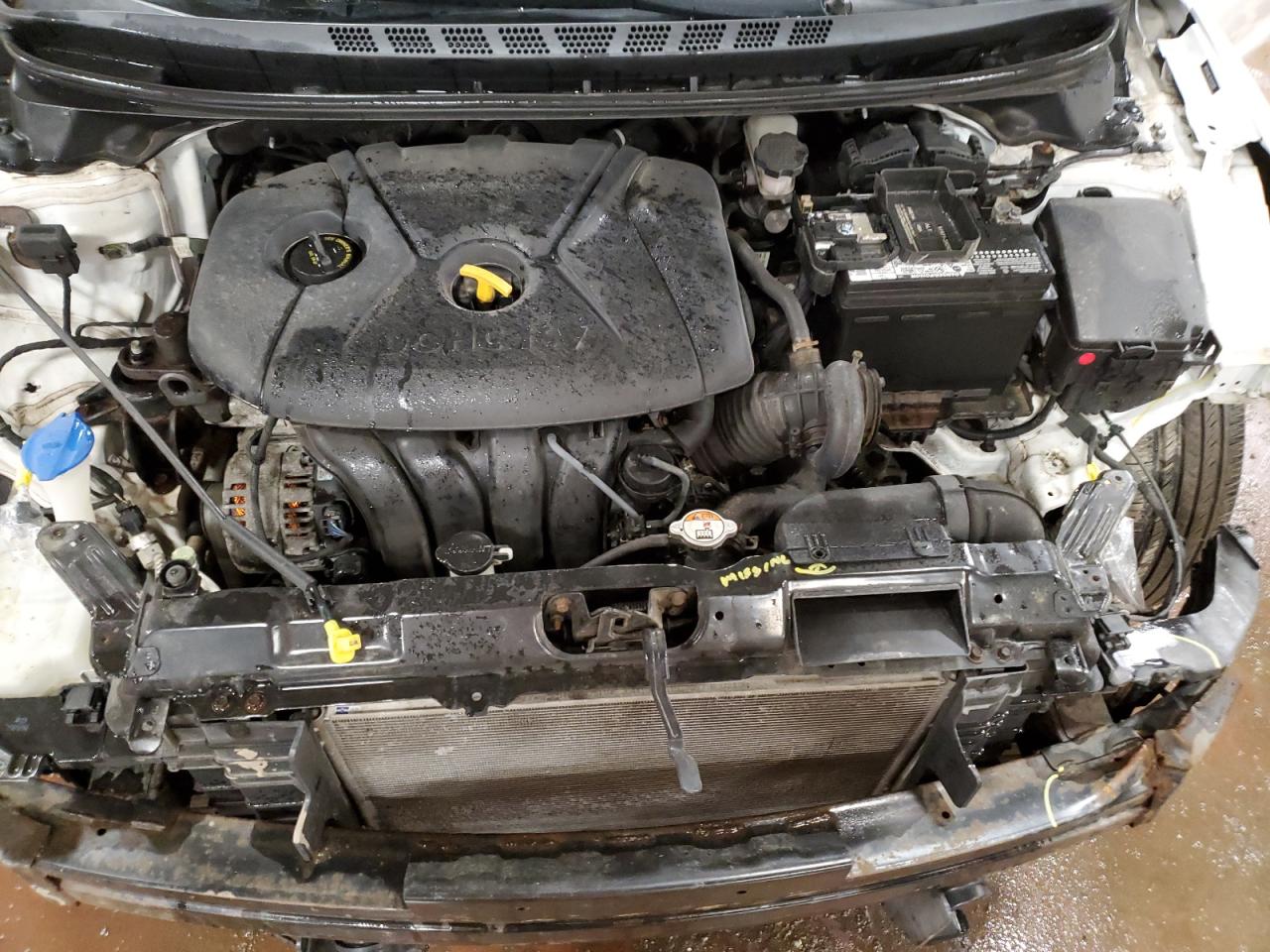 2016 Hyundai Elantra - Image 11