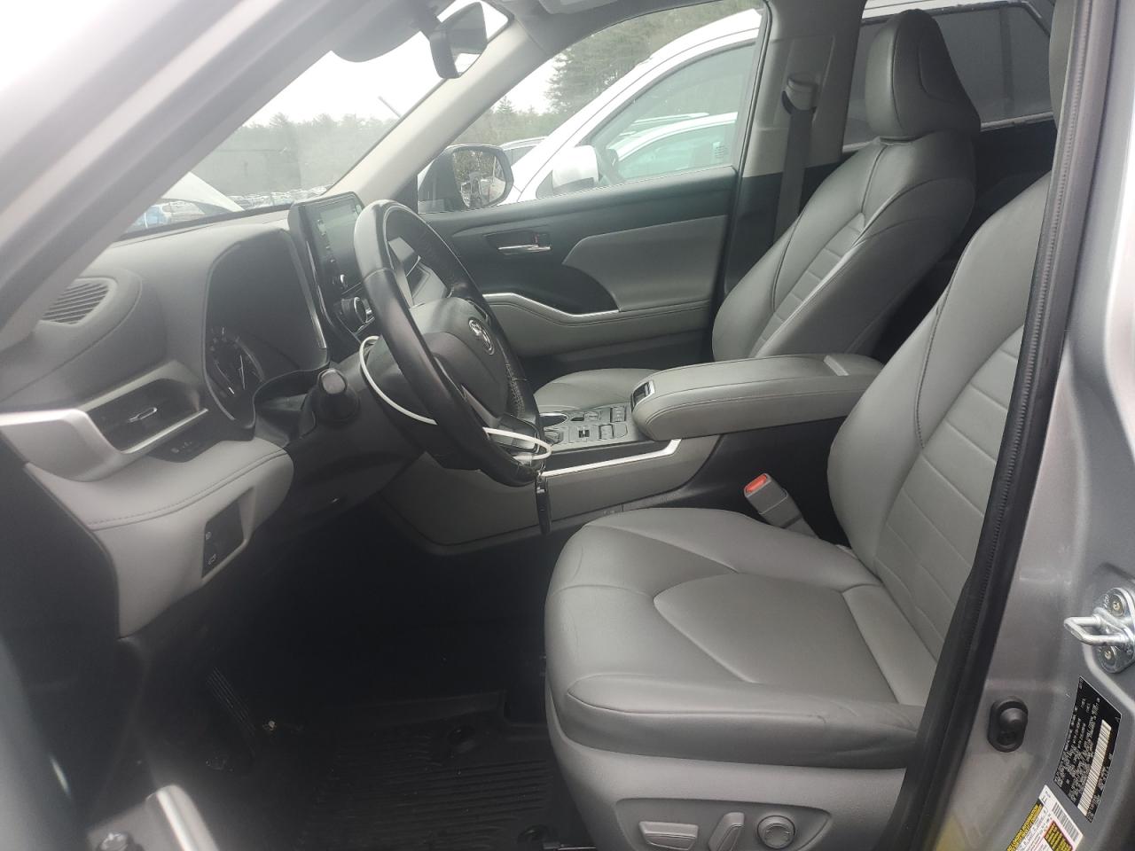 2022 Toyota Highlander - Image 7