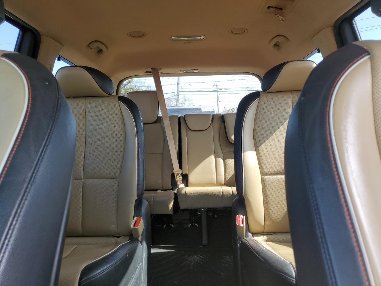 2015 Kia Sedona - Image 10