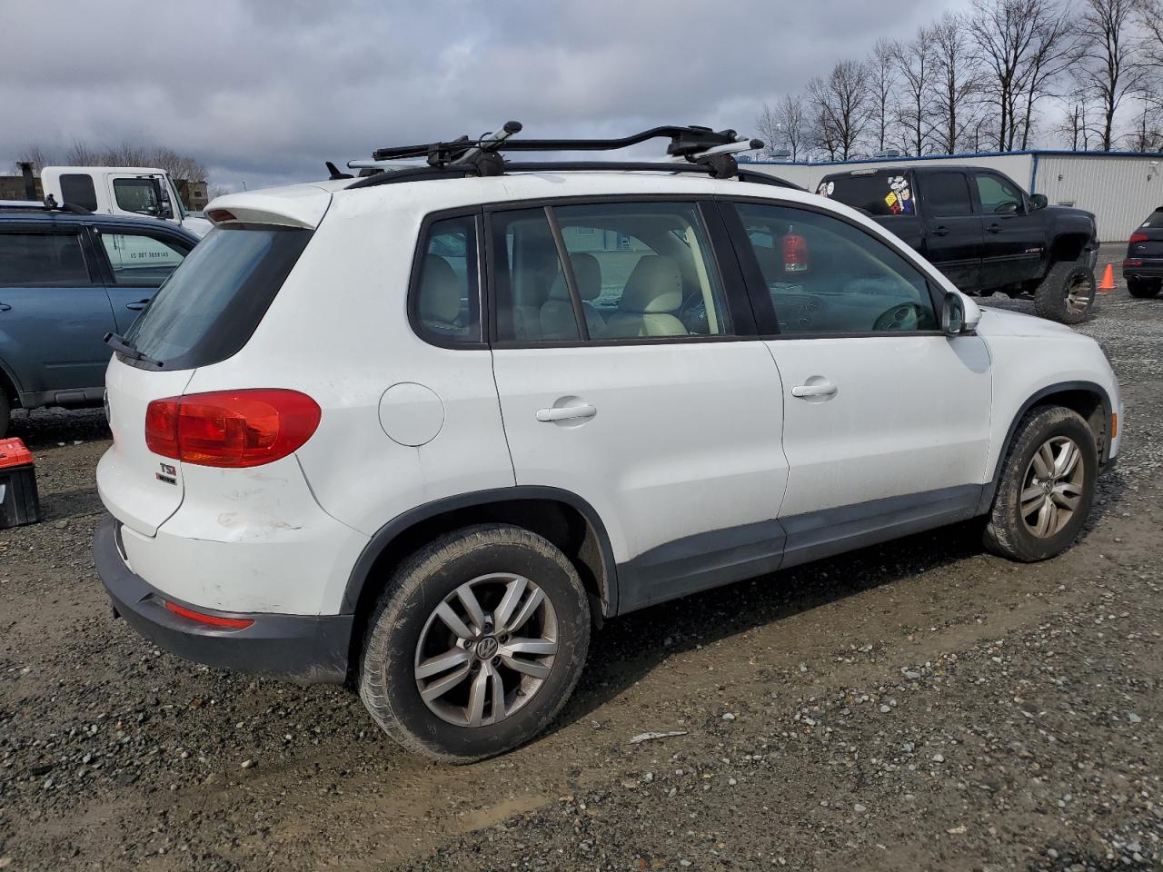 2016 Volkswagen Tiguan - Image 3